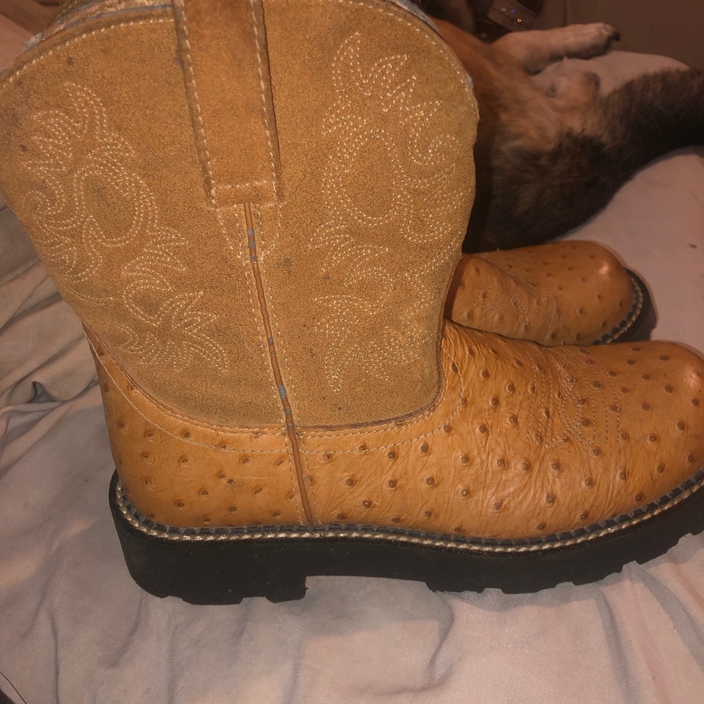 Ariat Tan Western Boots Ostrich Pattern size 9